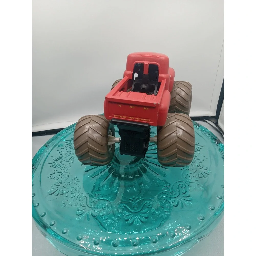 Spin Master Monster Jam Red Retro Grave Digger Pickup Truck 1:64